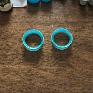 Blue iridescent rubber spacers